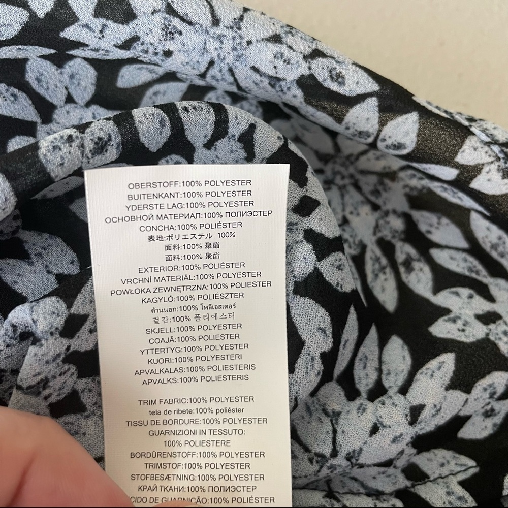 MICHEAL MICHEAL KORS NWT CLOUD NAVY BLUE BLACK FLORAL SLEEVELESS TANK TOP RUFFLE - Picture 8 of 8